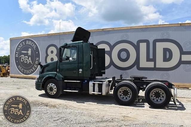 Image of Volvo VNL equipment image 3