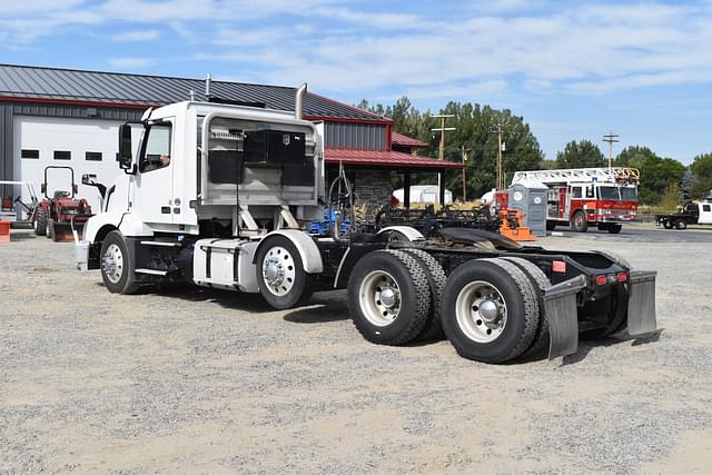 Image of Volvo VNL equipment image 2