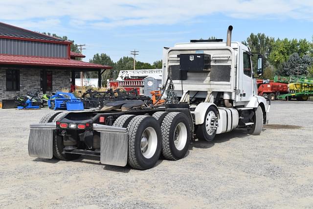 Image of Volvo VNL equipment image 4