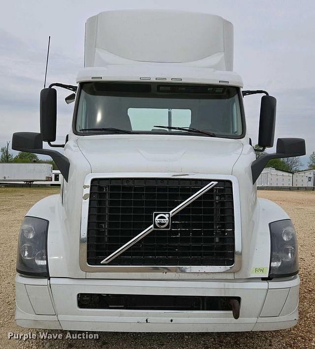 Image of Volvo VNL equipment image 1