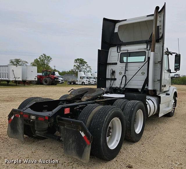 Image of Volvo VNL equipment image 4