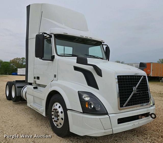 Image of Volvo VNL equipment image 2