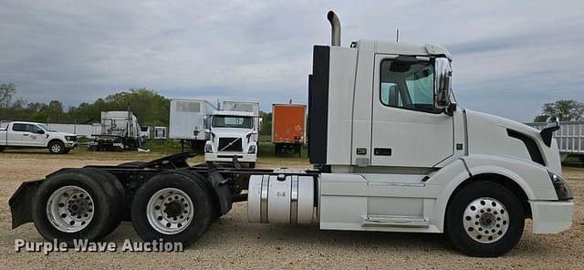 Image of Volvo VNL equipment image 3