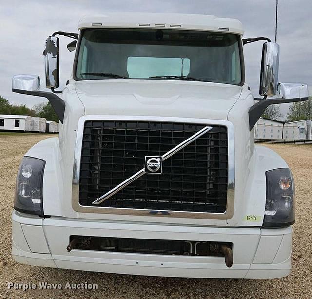 Image of Volvo VNL equipment image 1