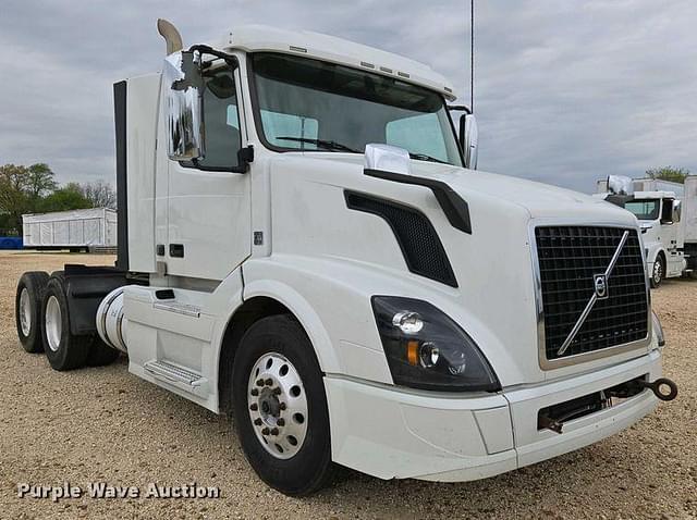 Image of Volvo VNL equipment image 2