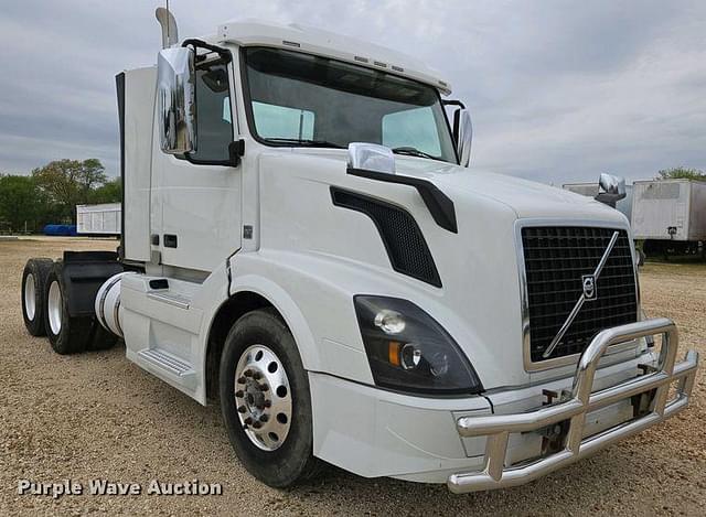 Image of Volvo VNL equipment image 2