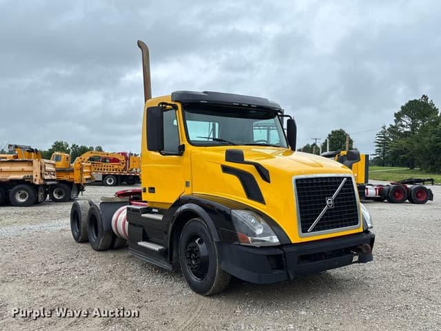 Image of Volvo VNL equipment image 2