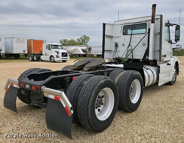Image of Volvo VNL equipment image 4