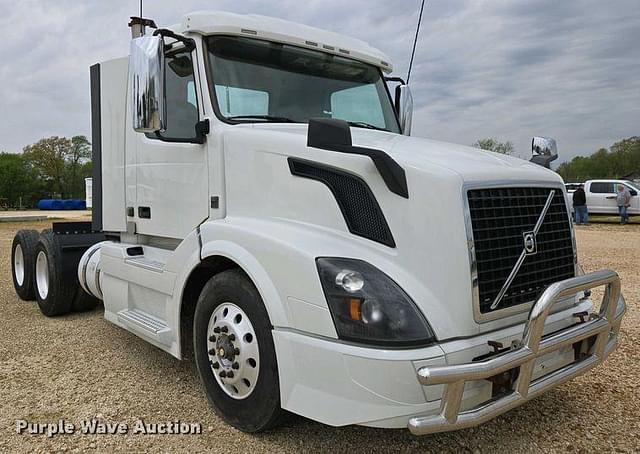 Image of Volvo VNL equipment image 2
