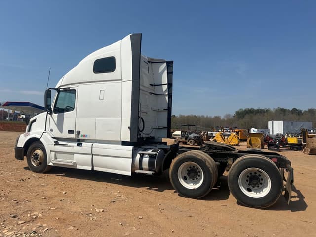 Image of Volvo VNL equipment image 2