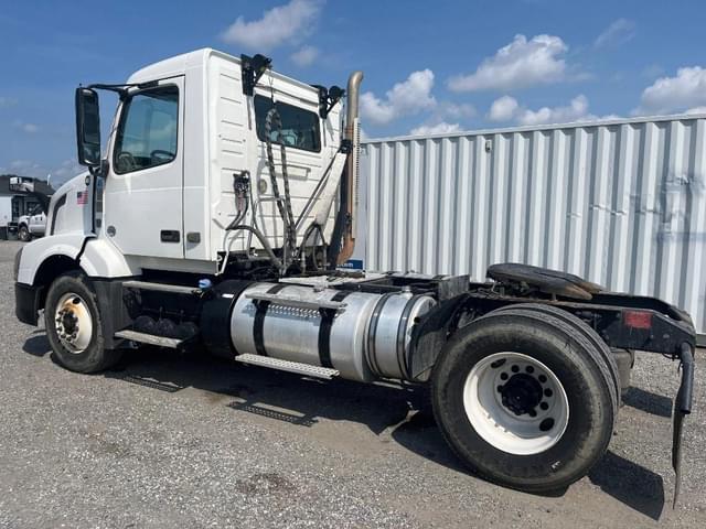 Image of Volvo VNL equipment image 1