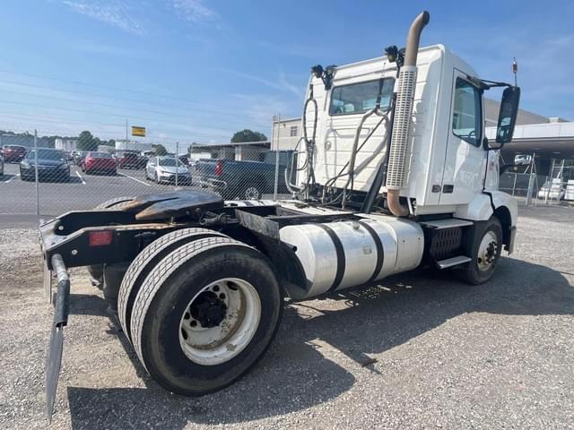 Image of Volvo VNL equipment image 2
