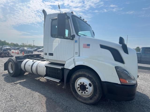 Image of Volvo VNL equipment image 3