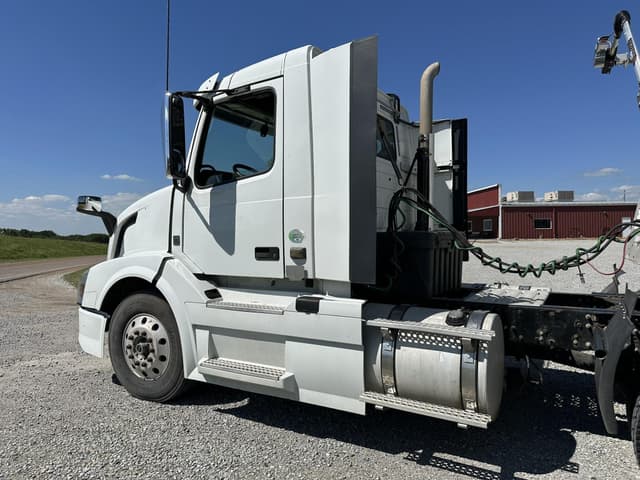 Image of Volvo VNL62T300 equipment image 1