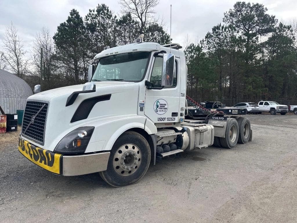 Image of Volvo VNL64 Primary image