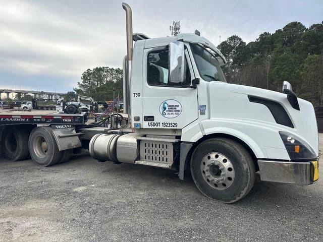 Image of Volvo VNL64 equipment image 1