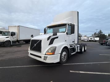 Main image Volvo VNL64T300