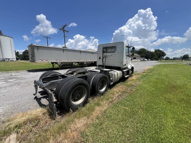Image of Volvo VNL64T300 equipment image 2
