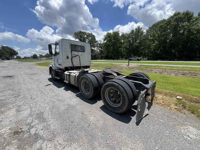 Image of Volvo VNL64T300 equipment image 3