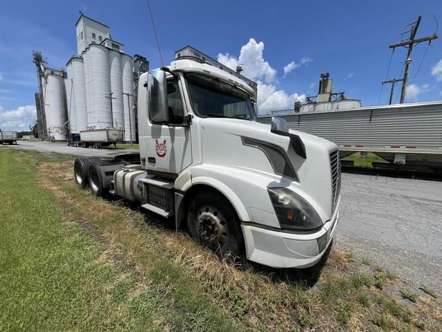 Image of Volvo VNL64T300 equipment image 1