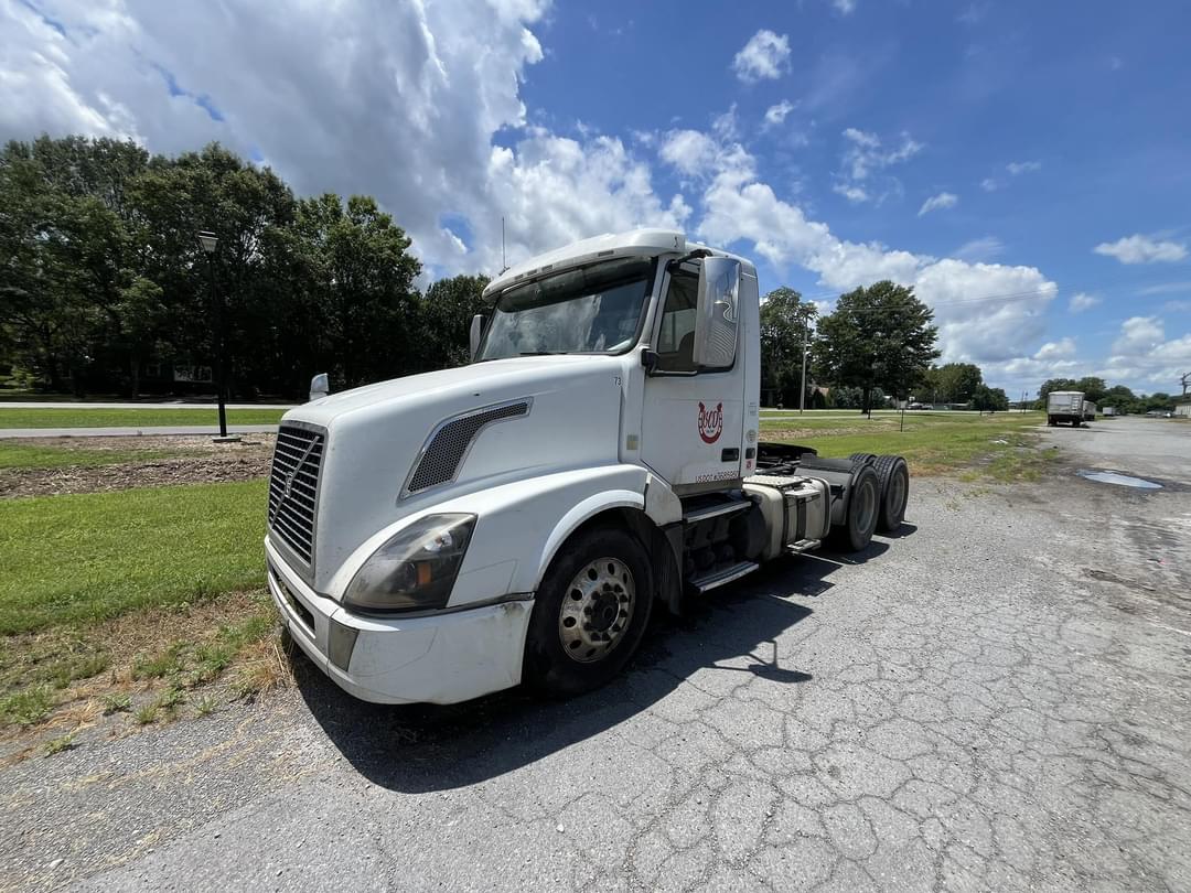 Image of Volvo VNL64T300 Primary image