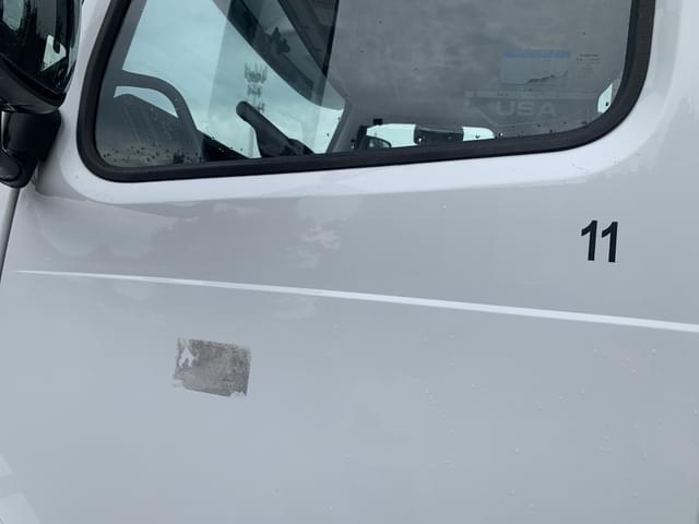 Image of Volvo VNL64T300 equipment image 3