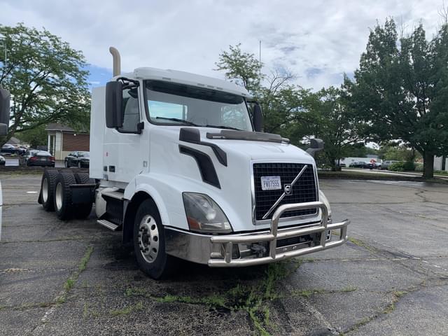 Image of Volvo VNL64T300 equipment image 1