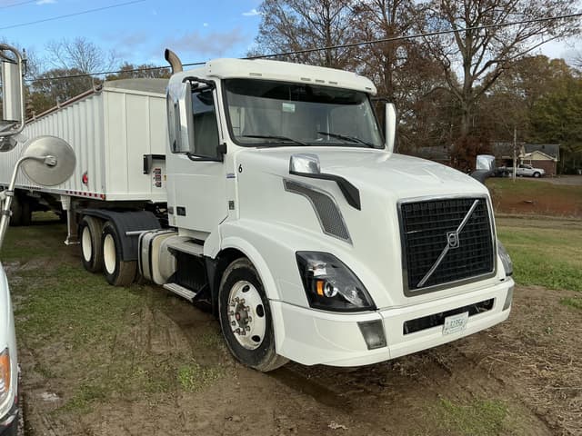 Image of Volvo VNL64T300 equipment image 1