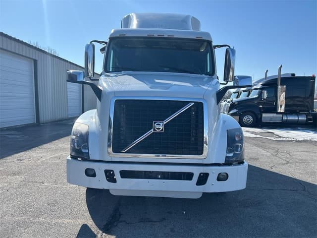 Image of Volvo VNL64T630 equipment image 1