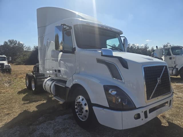 Image of Volvo VNL64T630 equipment image 2