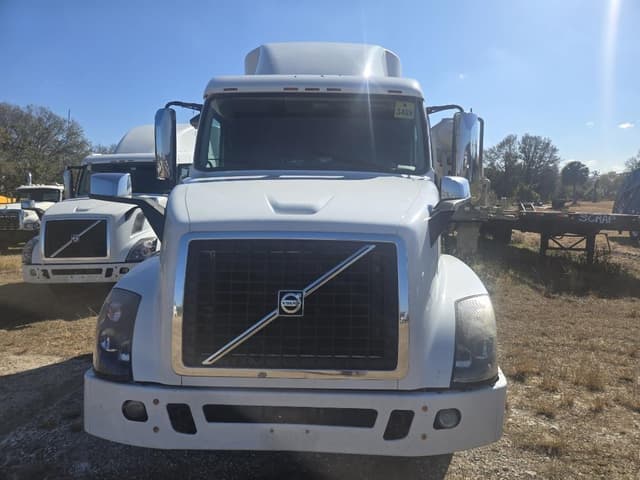 Image of Volvo VNL64T630 equipment image 1