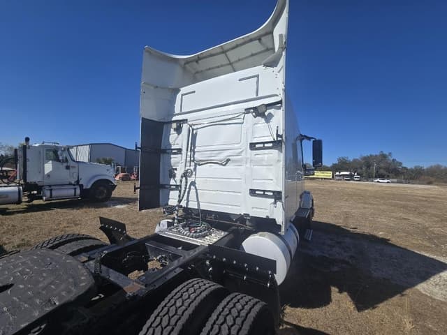 Image of Volvo VNL64T630 equipment image 3