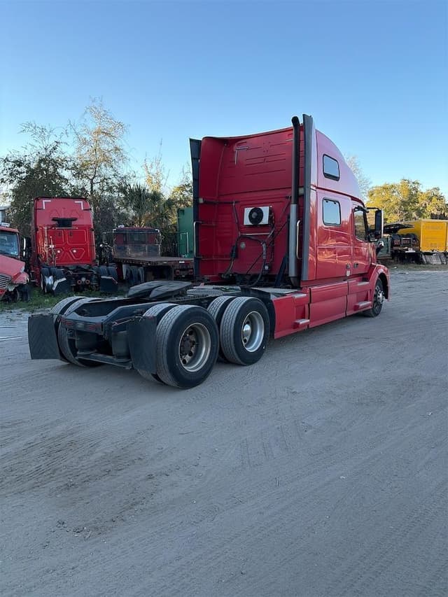 Image of Volvo VNL64T780 equipment image 3