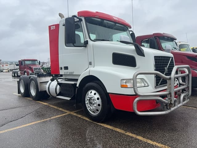 Image of Volvo VNM equipment image 2