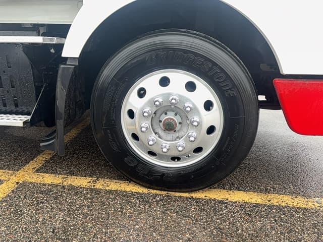 Image of Volvo VNM equipment image 3