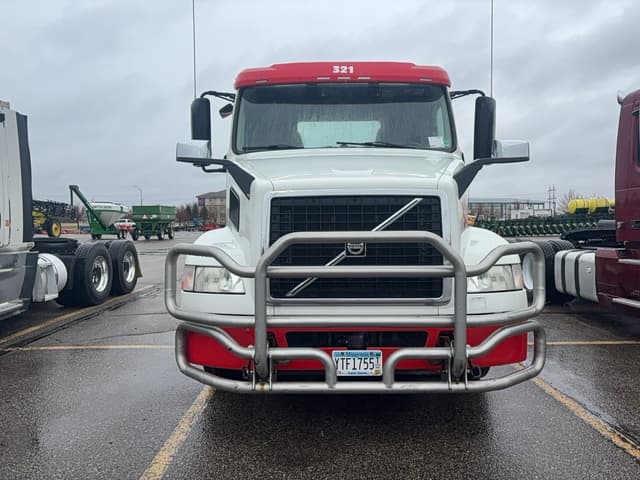 Image of Volvo VNM equipment image 1