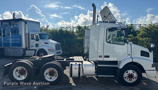 Image of Volvo VNM equipment image 3