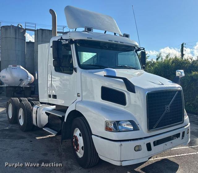 Image of Volvo VNM equipment image 2