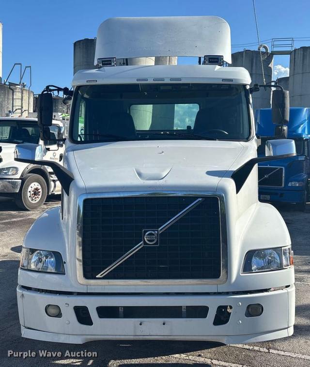 Image of Volvo VNM equipment image 1