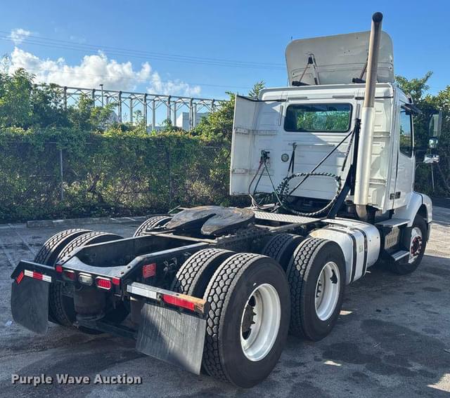 Image of Volvo VNM equipment image 4