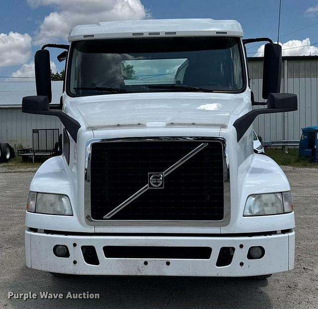 Image of Volvo VNM equipment image 1