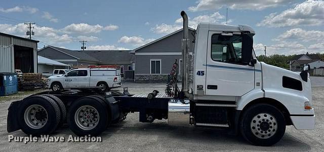 Image of Volvo VNM equipment image 3