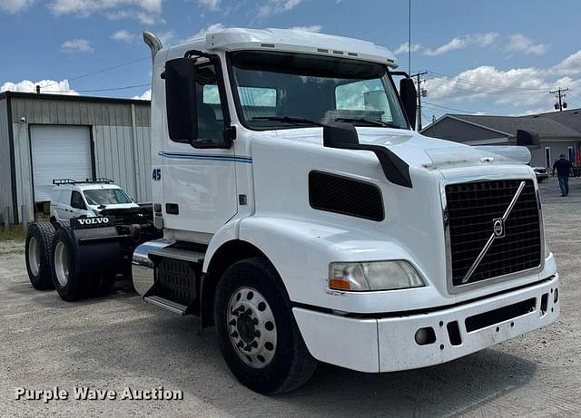 Image of Volvo VNM equipment image 2