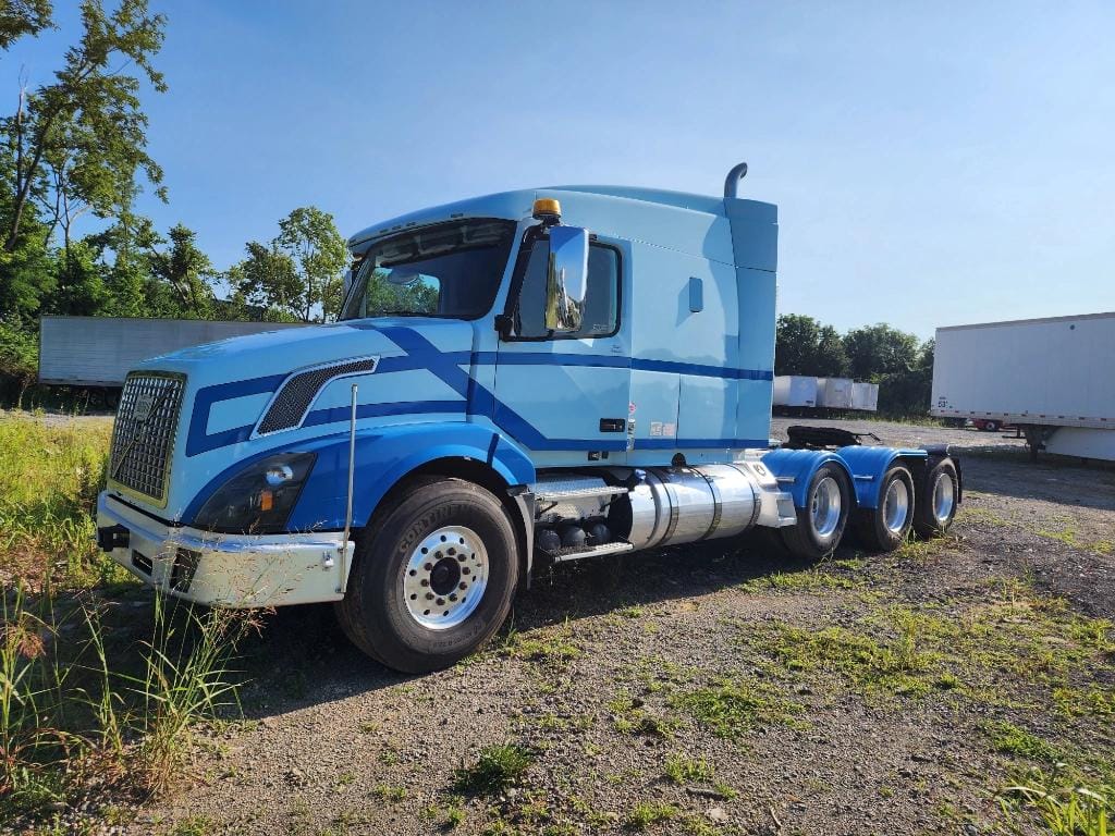 2017 Volvo VNX Equipment Image0