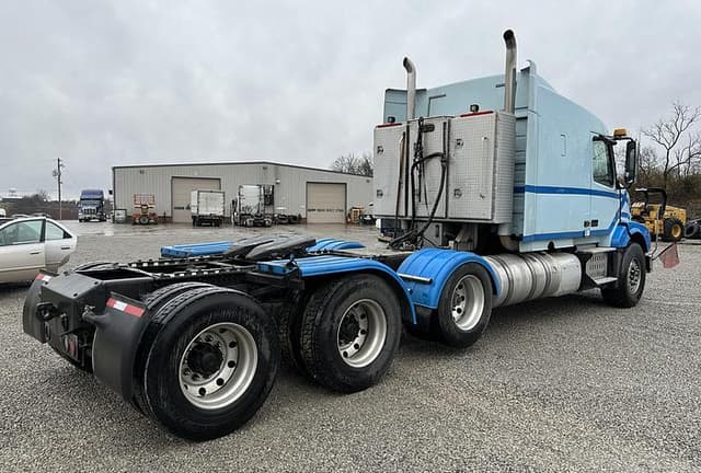 Image of Volvo VNX84T630 equipment image 4