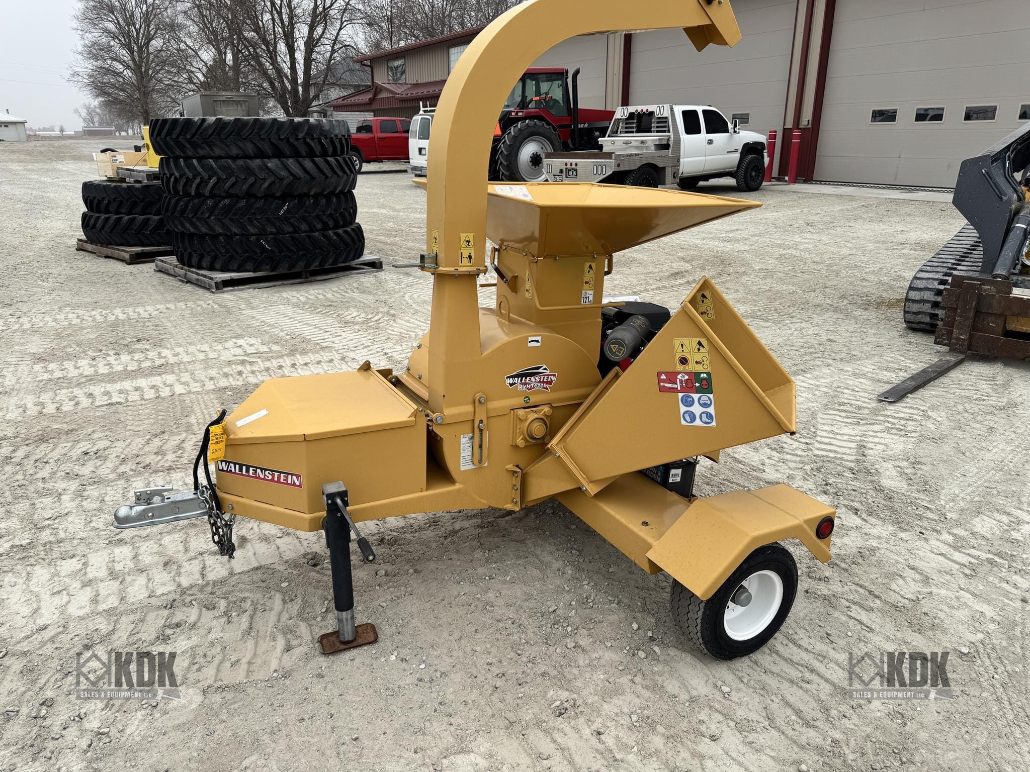2017 Wallenstein BXMT 4224 Equipment Image0