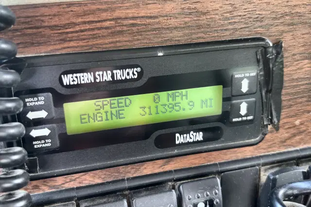 Image of Western Star 4700 equipment image 4