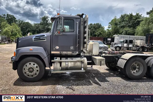 Image of Western Star 4700 equipment image 2