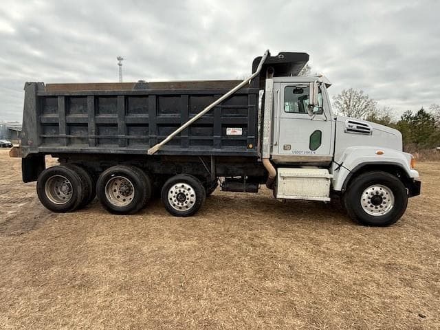 Image of Western Star 4700 equipment image 1