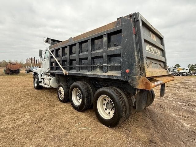 Image of Western Star 4700 equipment image 4